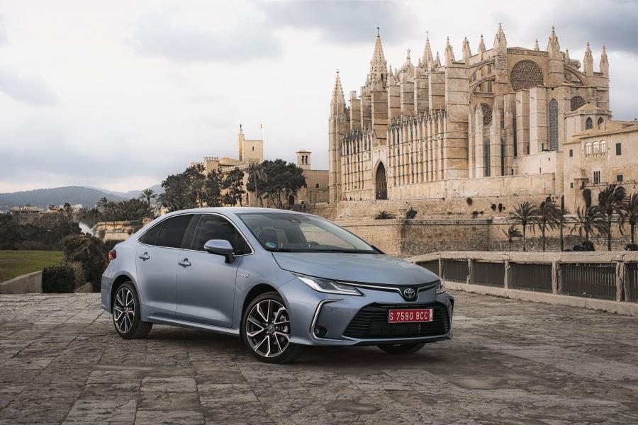 Toyota Corolla Hybrid Sedan 2019 года  (WW) (фото 1 из 25)